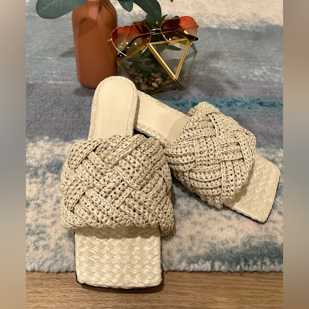 New in box Authentic Bottega Veneta Sandals